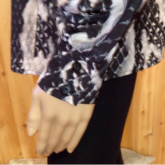 - Jones New York Long Sleeve V Button Front - Feels Like Silk - Picture 4 of 7